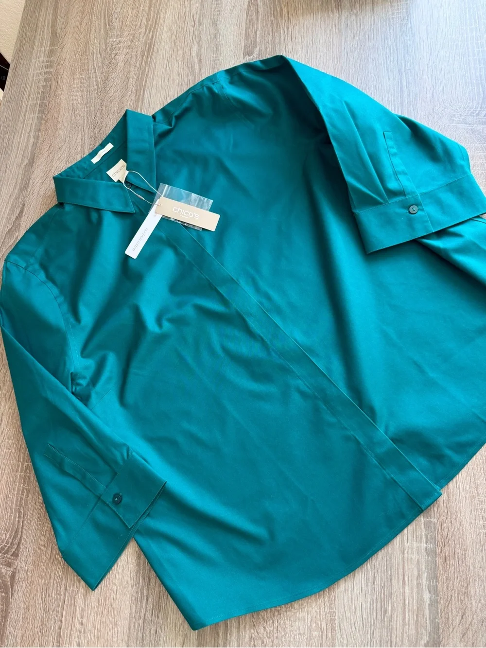 Chicos Emerald Green Button Up Shirt Button Back Women’s Size 4 New